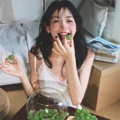 挥著翅膀的女孩